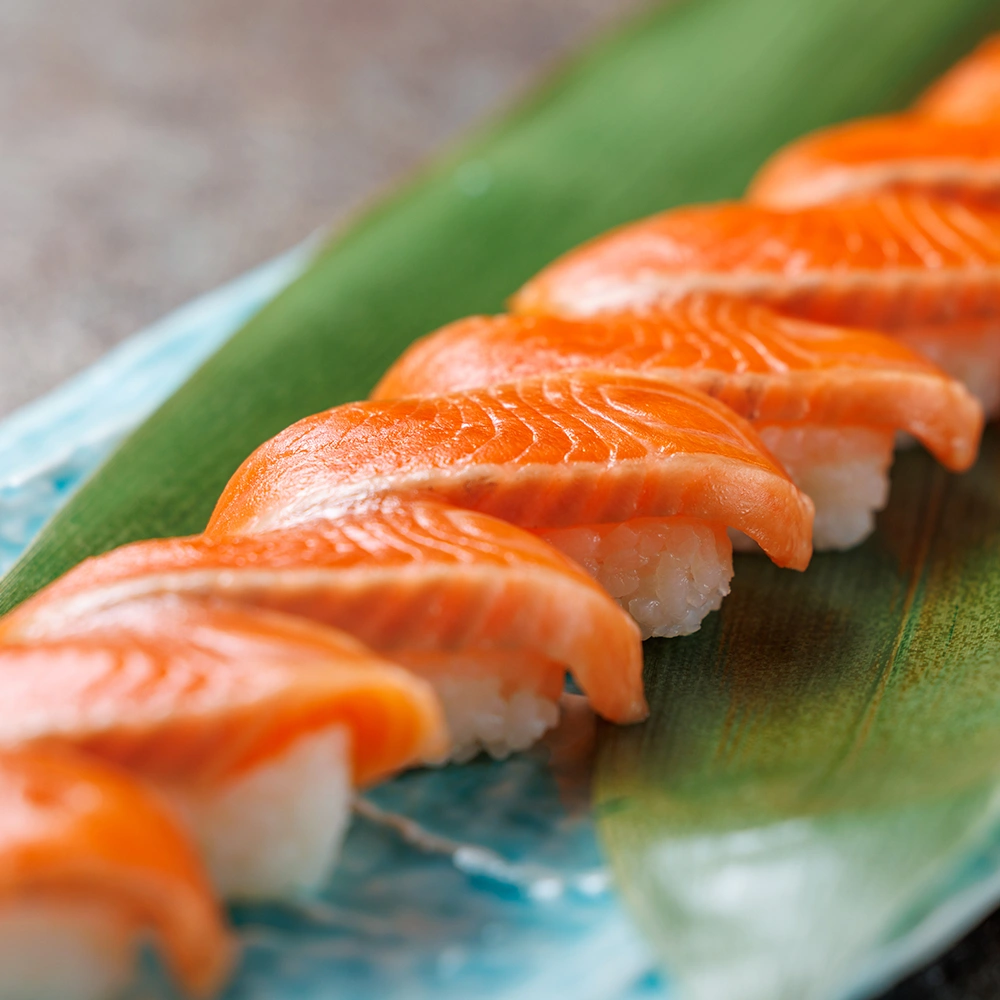 ディナー週末限定／とっとり琴浦グランサーモンのにぎり寿司